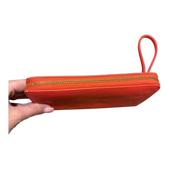🧡 5 for $25 🧡 STEVE MADDEN Coral Wristlet Wallet - Picture 3 of 4